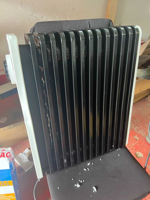 Radiator electric cu ulei PELONIS 2500W 13 elemenți