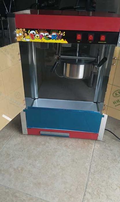 Aparat electric pentru popcorn, 1.44 kW, roșu-argintiu, capac negru