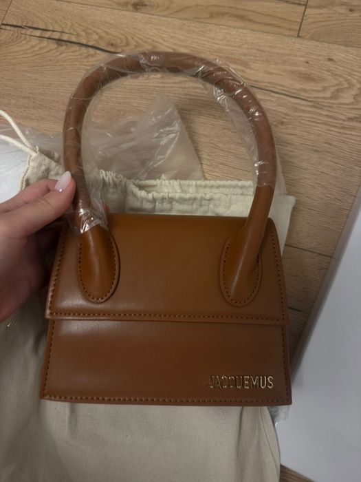 Geanta Jacquemus Chiquito Moyen