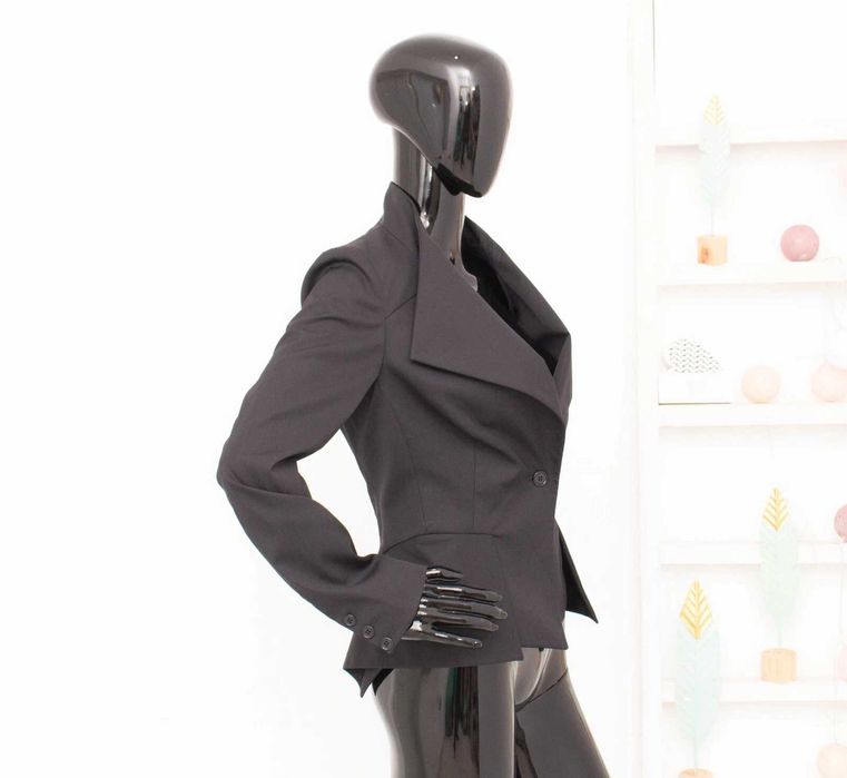 Reiss оригинално дамско сако черно от вълна пеплум S