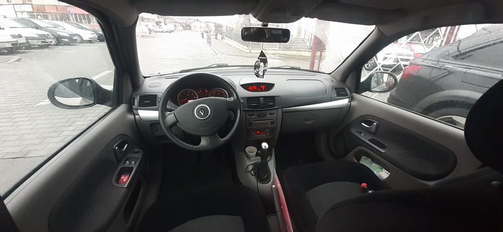 Vând Renault symbol 1.5 diesel.