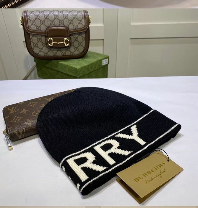 Burberry шапка ..