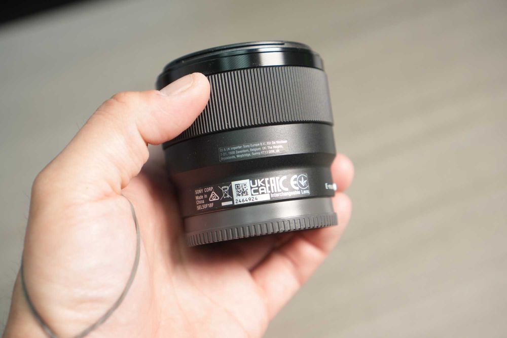 Объектив Sony E 50mm f/1.8 OSS