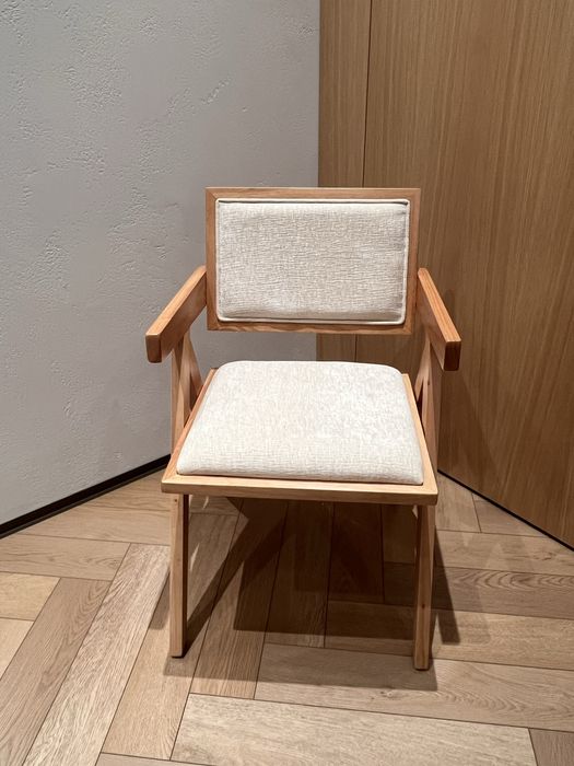 Продам новые стулья