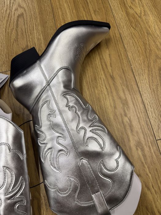 Дамски ботуши нови