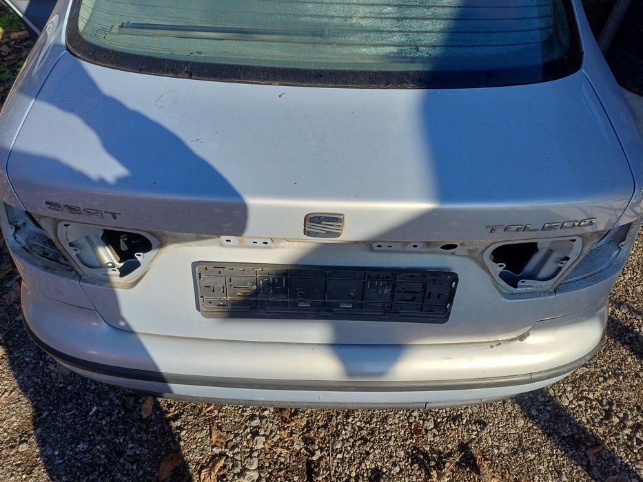 Задно стъкло за сеат толедо 2002 година седан