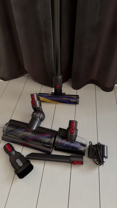 Dyson V15 Detect Absolute - echipat complet ( ca nou )