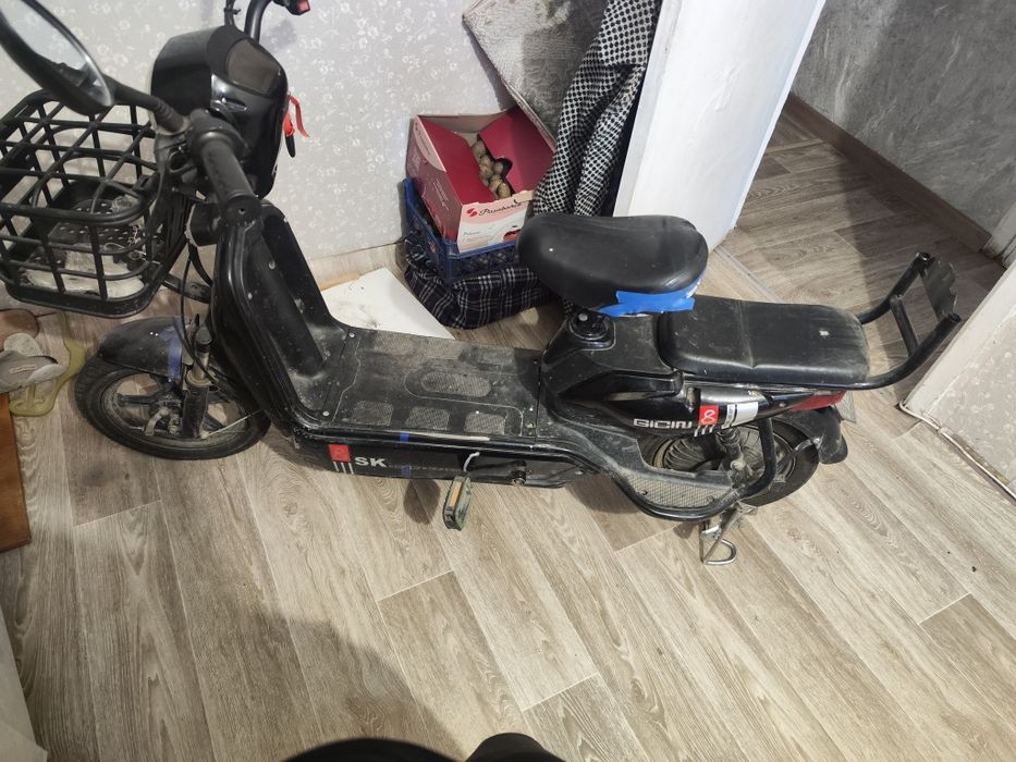 Китайский Электроскутер sk8