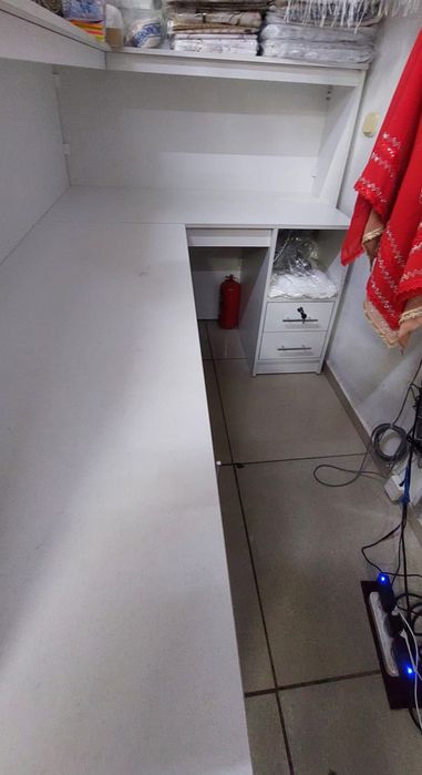 Рецепшн стол продам