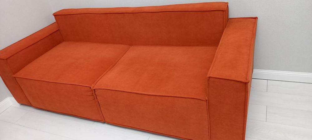 Продаётся диван.