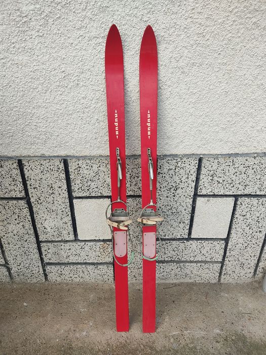 Чисто нови оригинални ретро ски Пирин и бамбукови щеки