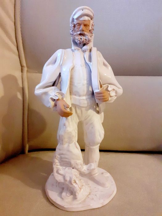 Порцеланова фигура Ловец