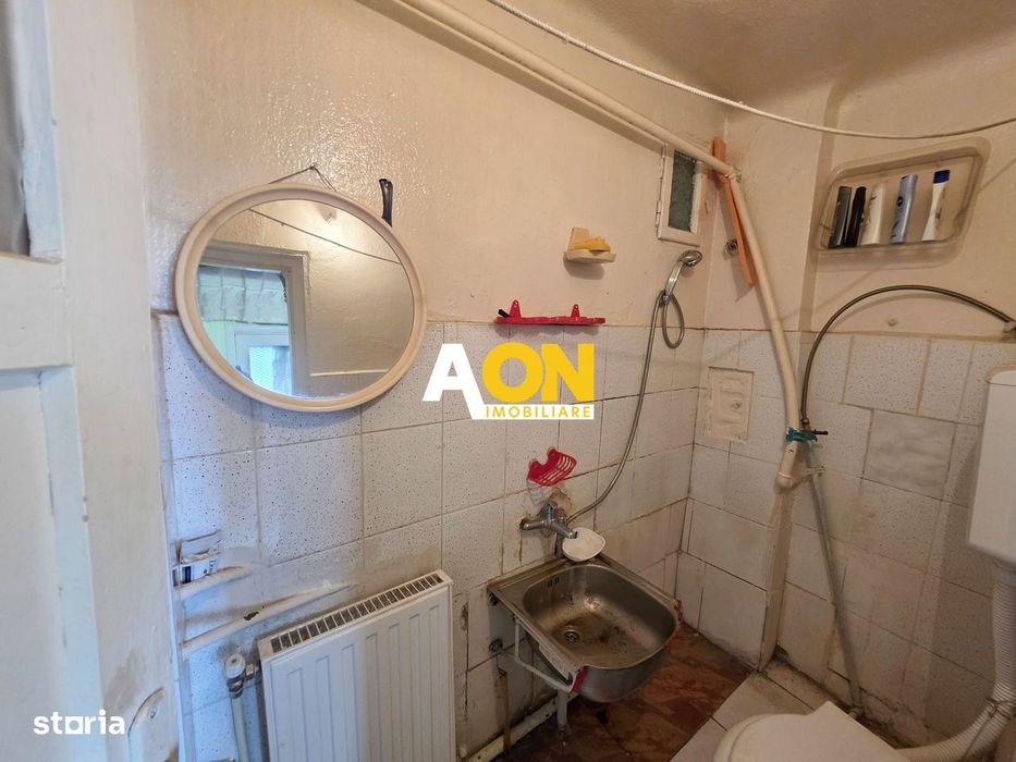 Casă veche cu 3 camere, 259 mp teren, la asfalt, zona Prefectura