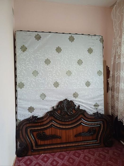 Yotoqxona uchun spalniy divan