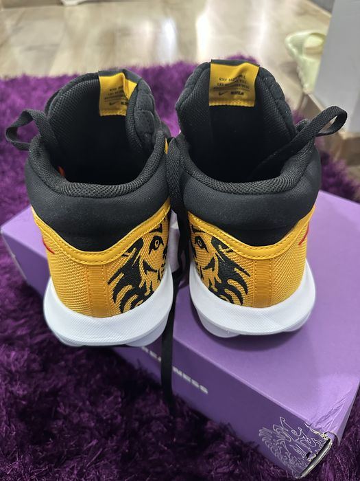 NIKE Lebron WitnessVlll  NR 42,5 NOI Originali