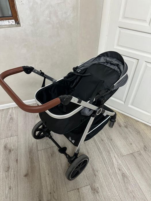 Продам прогулочную коляску люльку