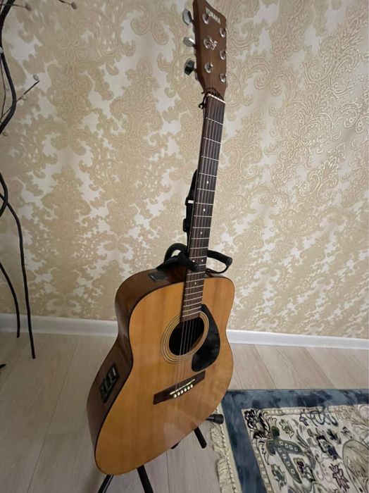 Гитара акустическая