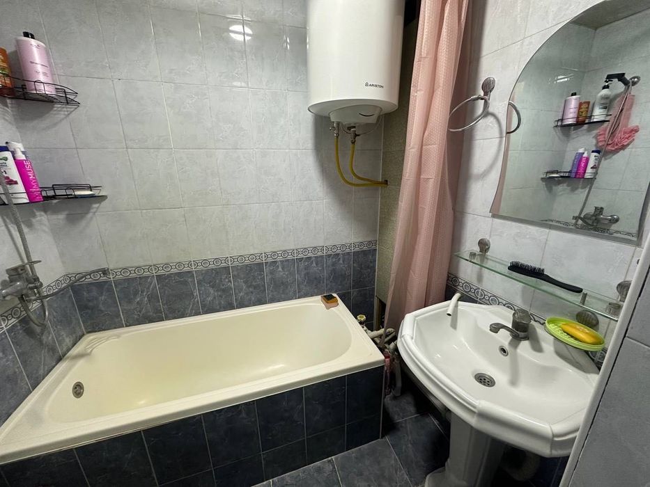 ijaraga 3 xonali kvartira beriladi manzil;prospekt navoi, aziz bozor