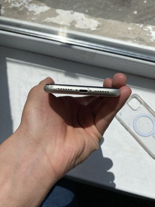 Iphone 11 whitee