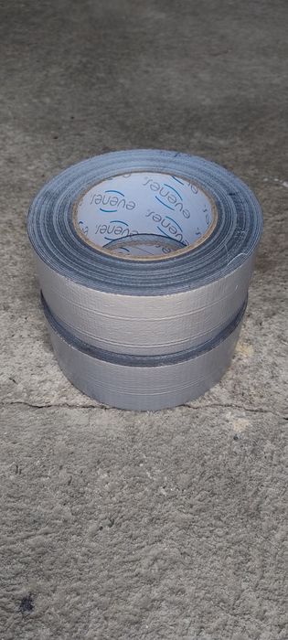 Vând, 2 bucăți de bandă adezivă textilă de tip "duct tape", de culoare argintie!