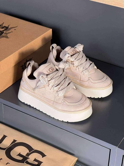 Adidasi dama tip ugg