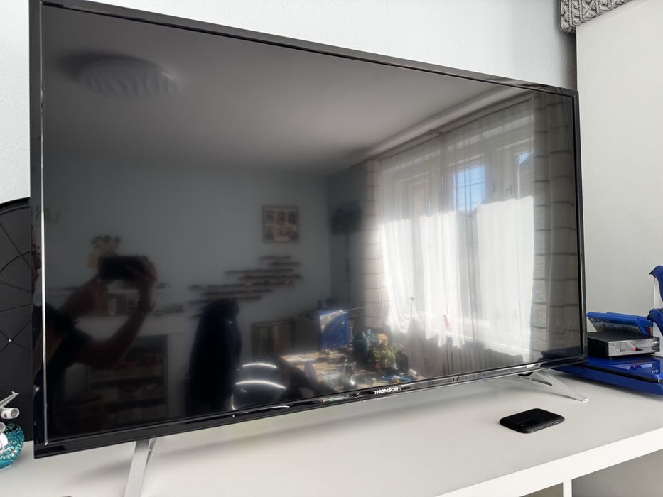 Vand televizor Thomson 122cm