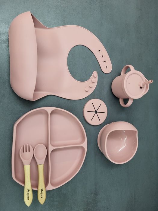 Персонализирани силиконови аксесоари за хранене