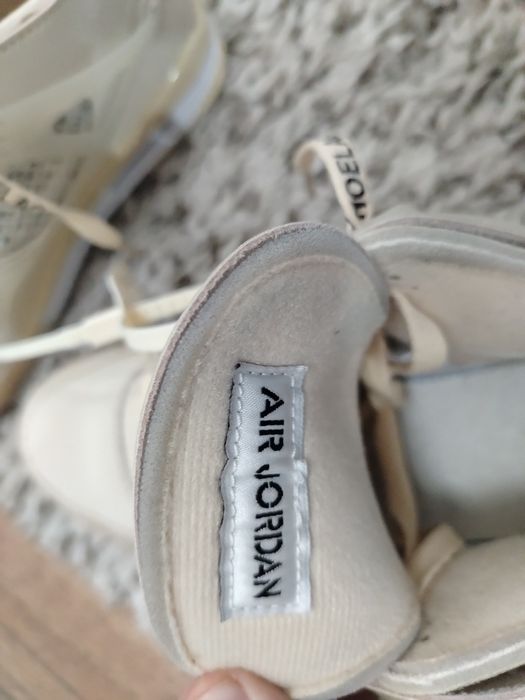 Vand pereche de Jordan 4 Off White marimea 40