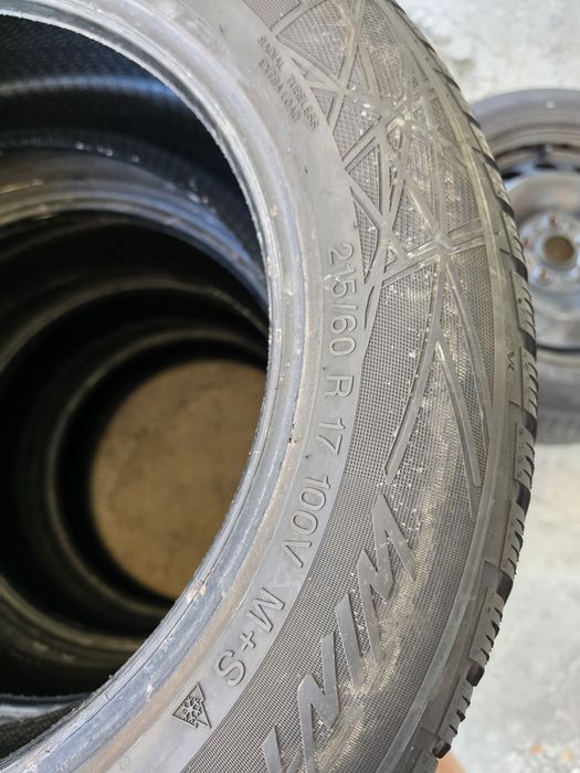 4 бр зимни 215/60/17 дот 24г Vredestein