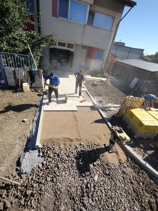 Echipa serioasa montam pavaj