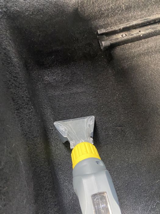 Curat tapiterii auto cu aparate Karcher ( abur , injectie/extractie )