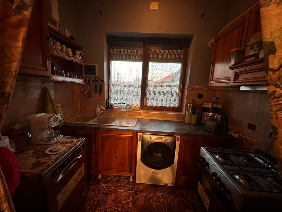 Vand apartament 110 mp +garaj mare + gradina .Radna ,Lipova