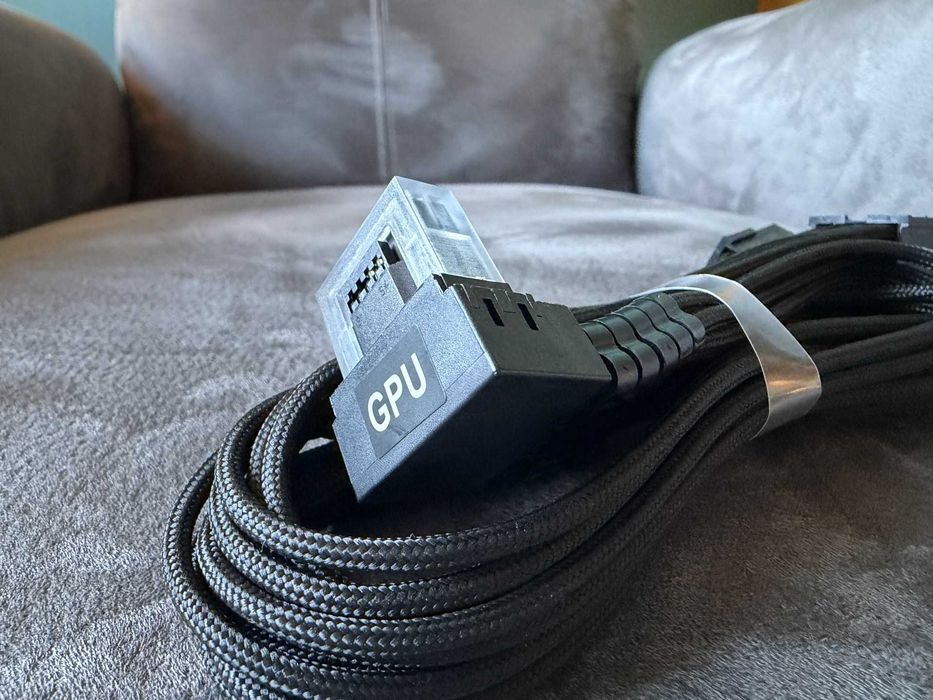 CableMod Pro ModFlex Sleeved 12V-2x6 12VHPWR 90° StealthSense VariantB