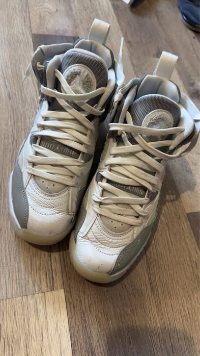 Adidasi Nike WMNS JORDAN:marime 38,5-Nike jumpman Two Trey-marima 37,5(200 lei perechea,trimis la alegere,negociabili)
