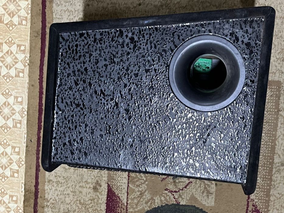 Сабвуфер Syzx в кунгее