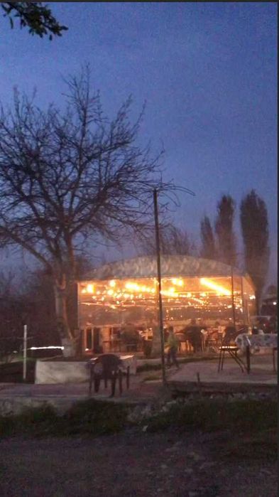 Chirchiq daryosi bo'yidagi uy va choyxona sotiladi!