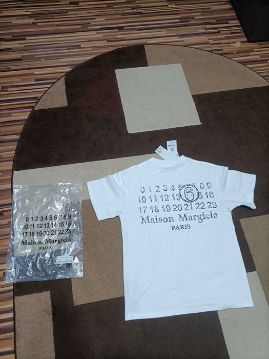 Tricou Maison Margiela MM6 – White Logo Print – Nou cu Etichetă (M dar e bun de L)