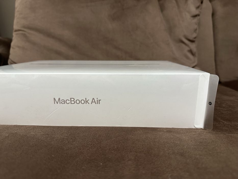 13 inch Macbook air with apple M1 chip