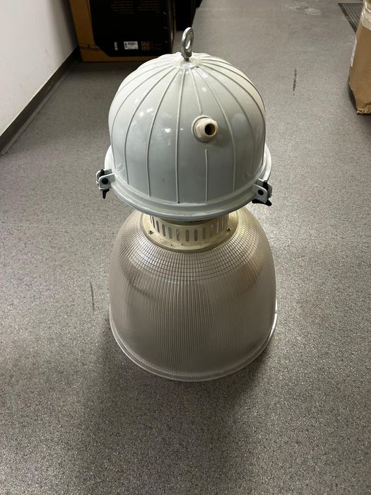 Lampa pentru hale depozit