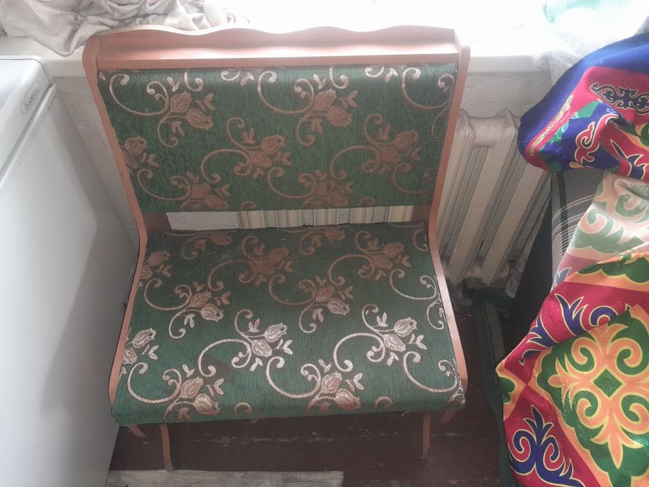 Продам тумбочку и стул