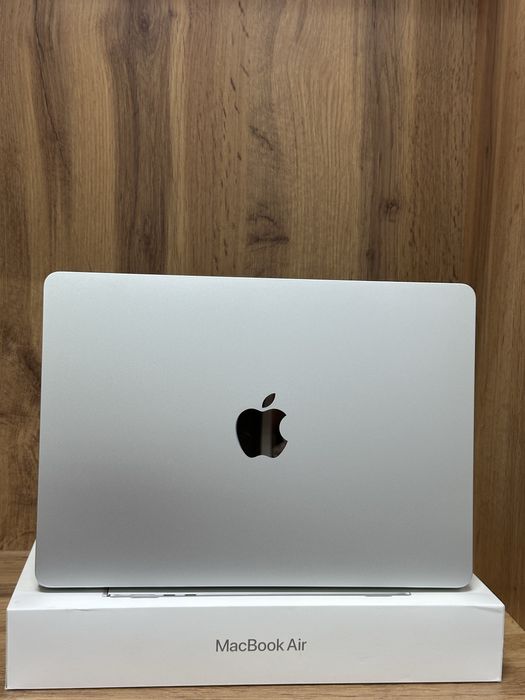 Macbook Air 13-inch M3 | Nomad Mobile