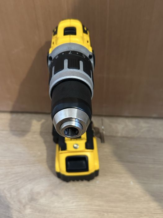 Filetantă Dewalt18v XR BRUSHLESS  DCD796 CU baterie 5ah , produs nou , niciodată folosit