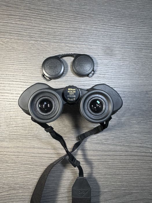 Бинокль Nikon Aculon A211 10x42