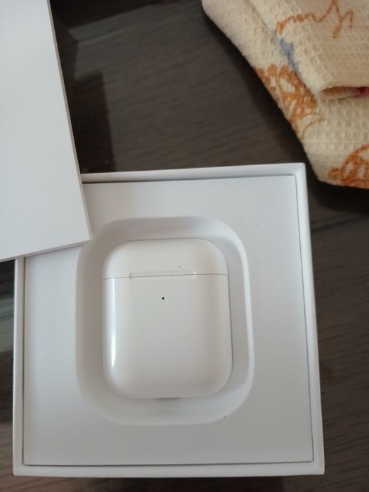 Продам наушники AirPods