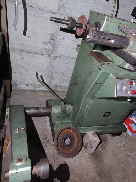 Masina de rectificat tamburi frână camioane