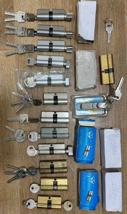 Зеркало, замок, ножки