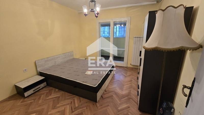 Дава се под наем Тристаен апартамент в София, Център - 82 кв.м за 887.4 € - Снимка #8