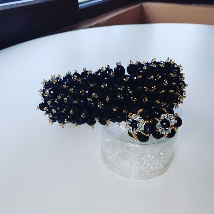 Диадема с обици от маниста