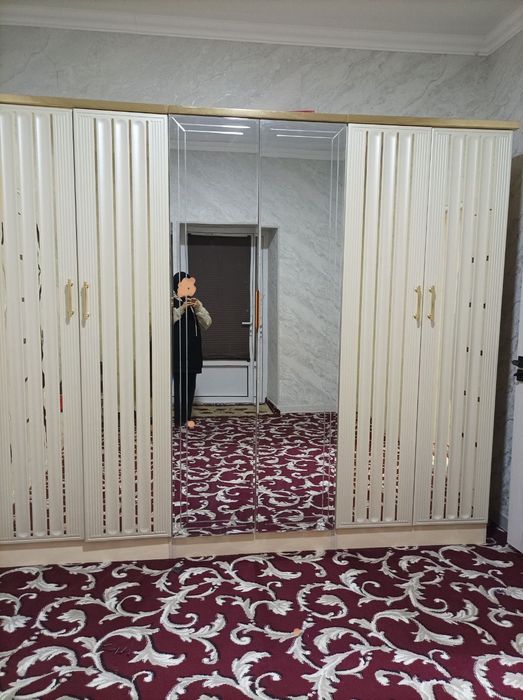 Mebel spalni uchtasi birda