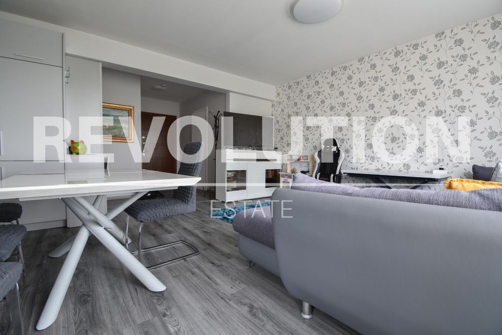 Дава се под наем Тристаен апартамент в София, Витоша - 90 кв.м за 900 € - Снимка #2